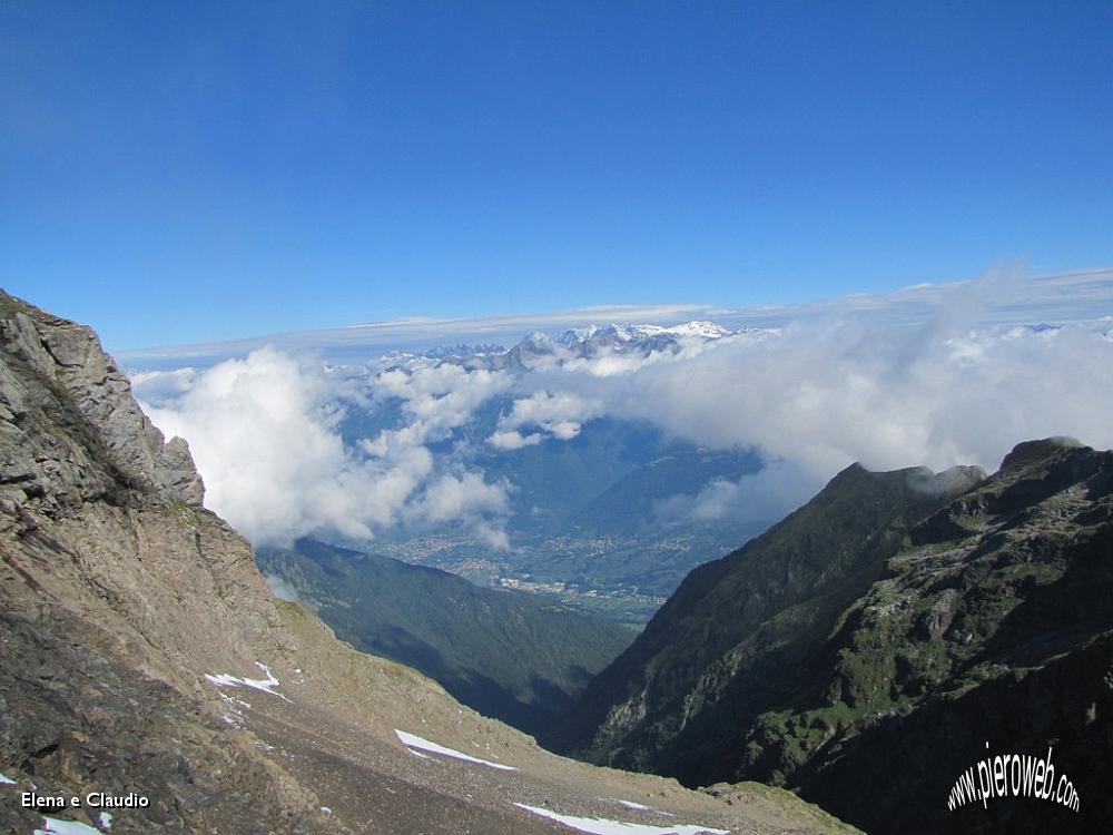 34 Dal Passo della Malgina si vede l'Adamello.JPG